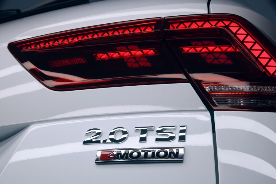 Логотип Volkswagen Tiguan 2017 года  (MX) (фото 8 из 21)